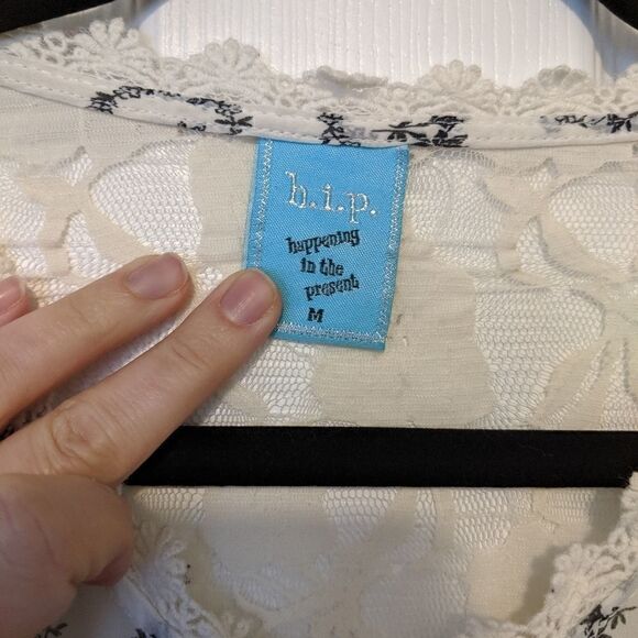 h.i.p. White Sheer Black Floral Button Top Medium - Picture 6 of 8